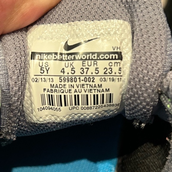 Nike Dual Fusion Youth Size 5 Sneaker - Picture 5 of 5